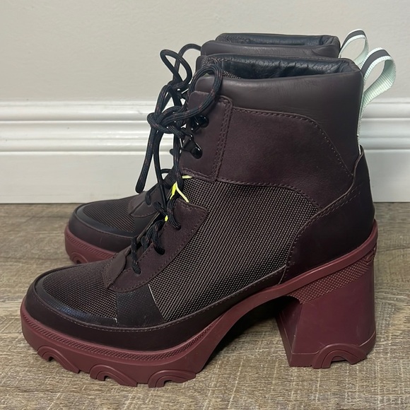 WOMEN'S BREX™ HEEL LACE BOOTIE Size 9.5 - Picture 1 of 7